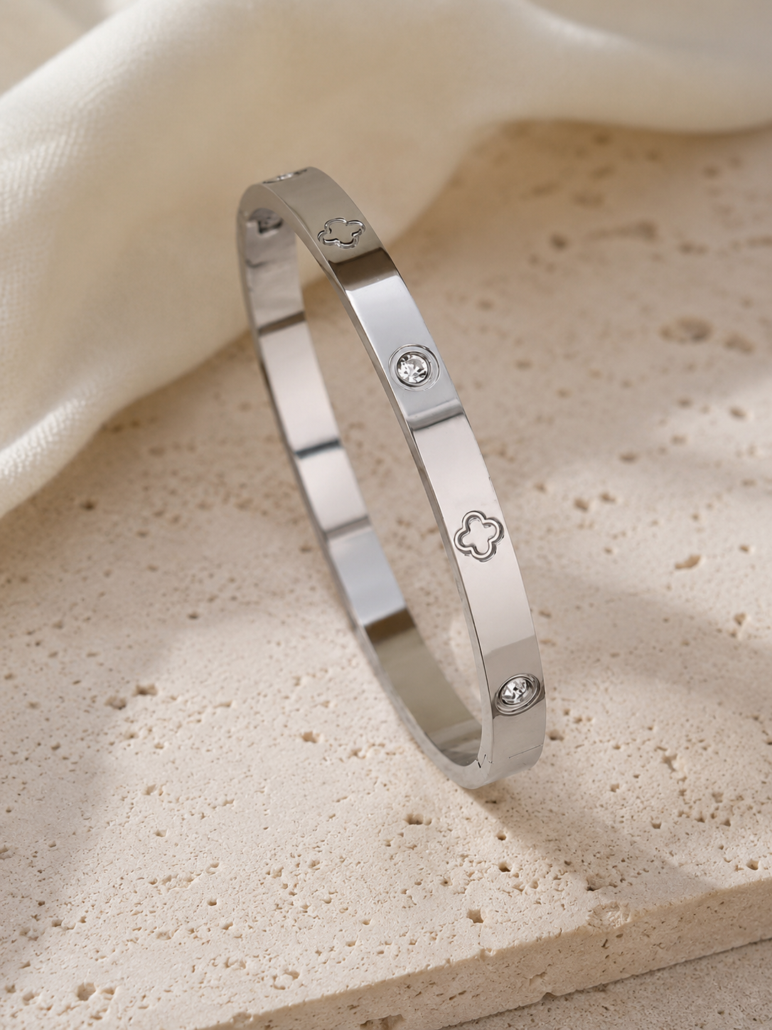 Clovella Spark Bangle