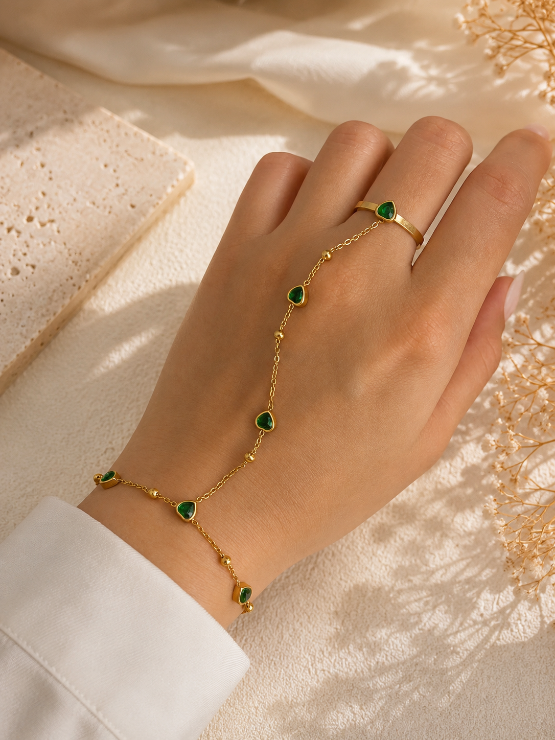 Miranda Heart Handchain