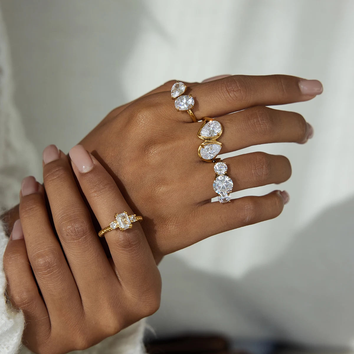 Uworld Classic MInimalist 18k Gold Color Plated Droplet Shaped Large White Zircon Rings Waterproof  Stainless Steel Jewelry Gift