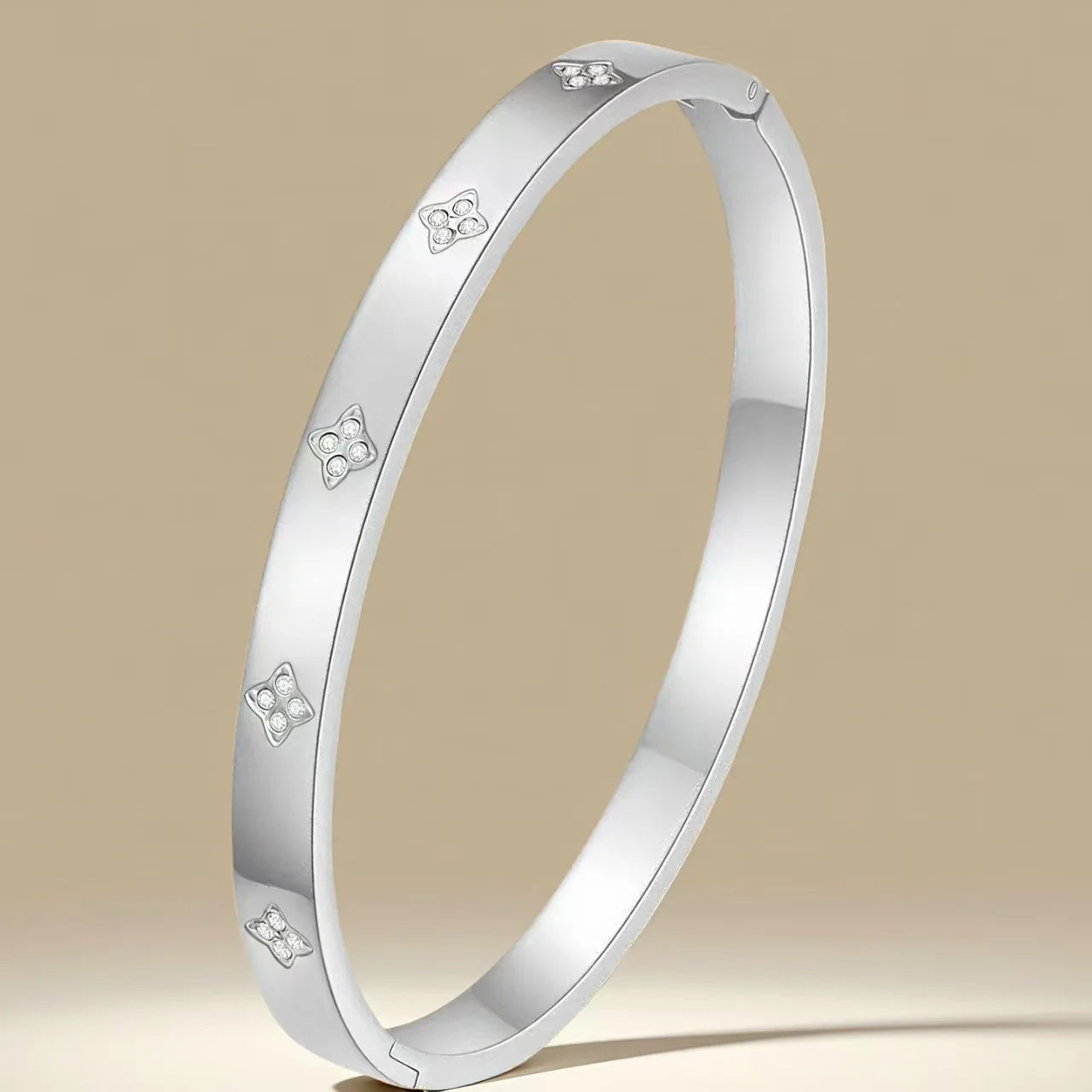 Lumi Clover Bangle