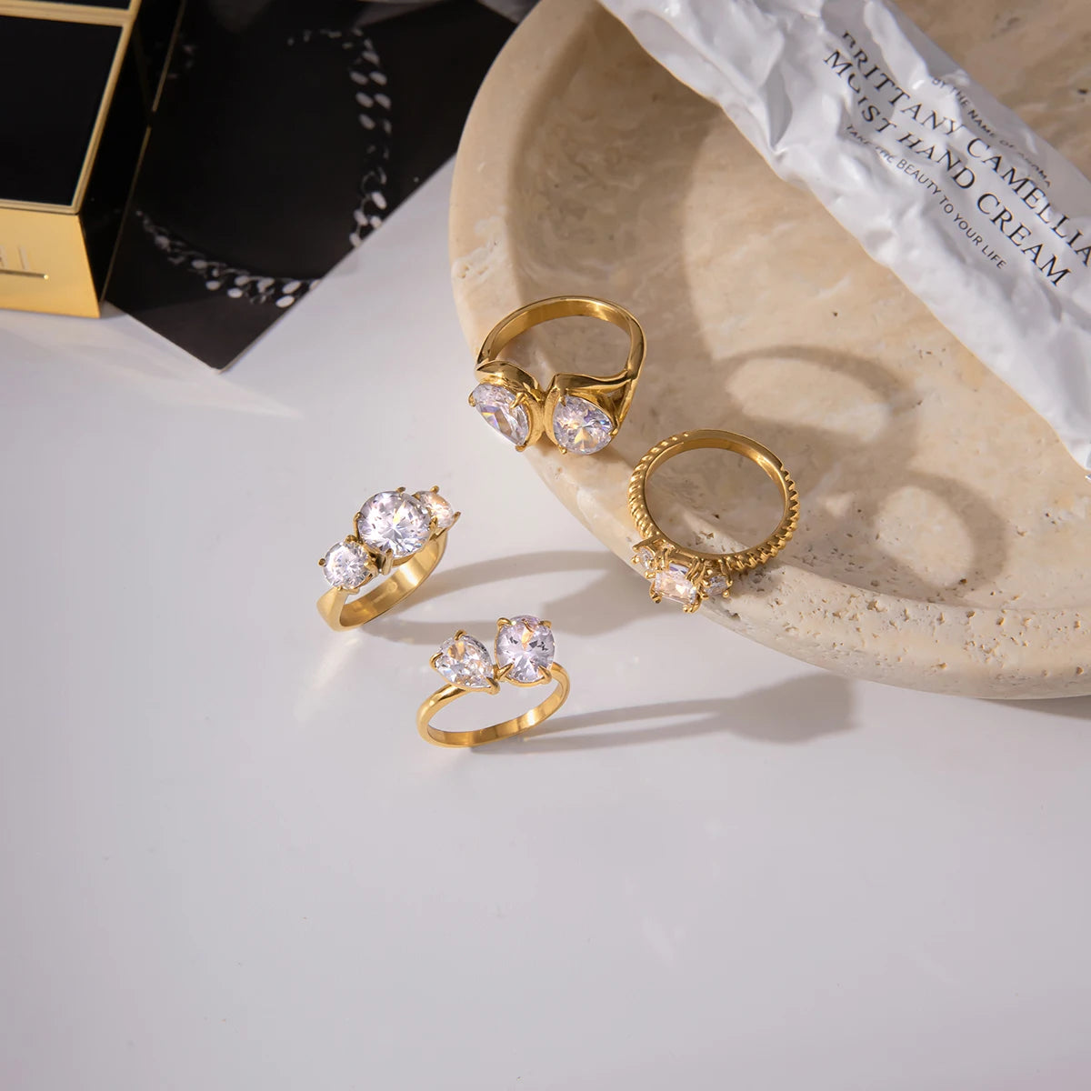 Uworld Classic MInimalist 18k Gold Color Plated Droplet Shaped Large White Zircon Rings Waterproof  Stainless Steel Jewelry Gift