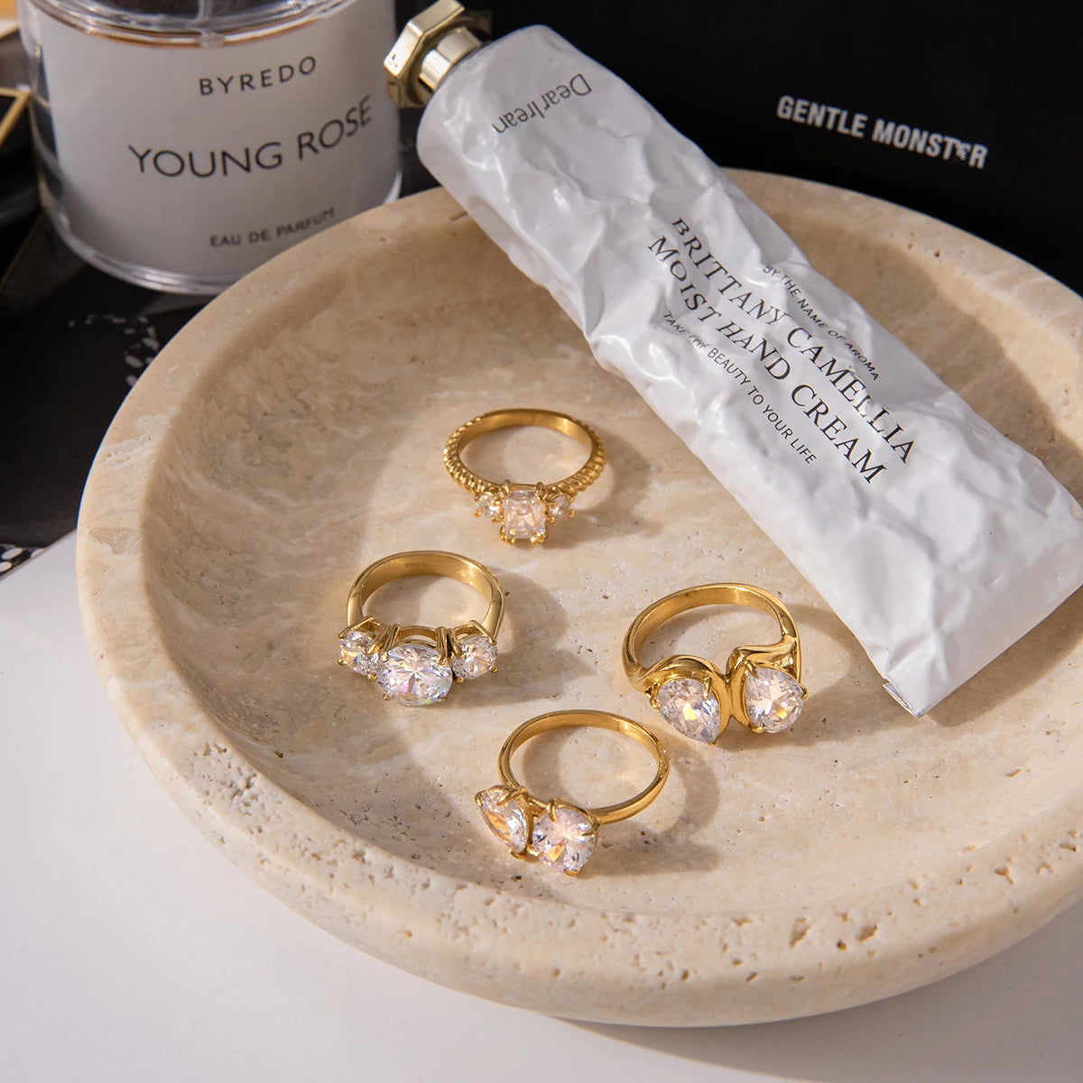 Uworld Classic MInimalist 18k Gold Color Plated Droplet Shaped Large White Zircon Rings Waterproof  Stainless Steel Jewelry Gift