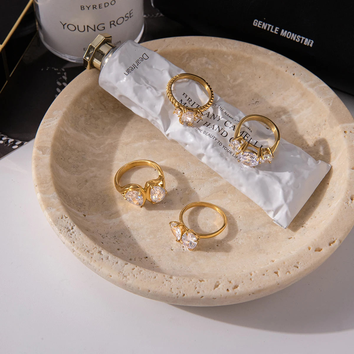 Uworld Classic MInimalist 18k Gold Color Plated Droplet Shaped Large White Zircon Rings Waterproof  Stainless Steel Jewelry Gift