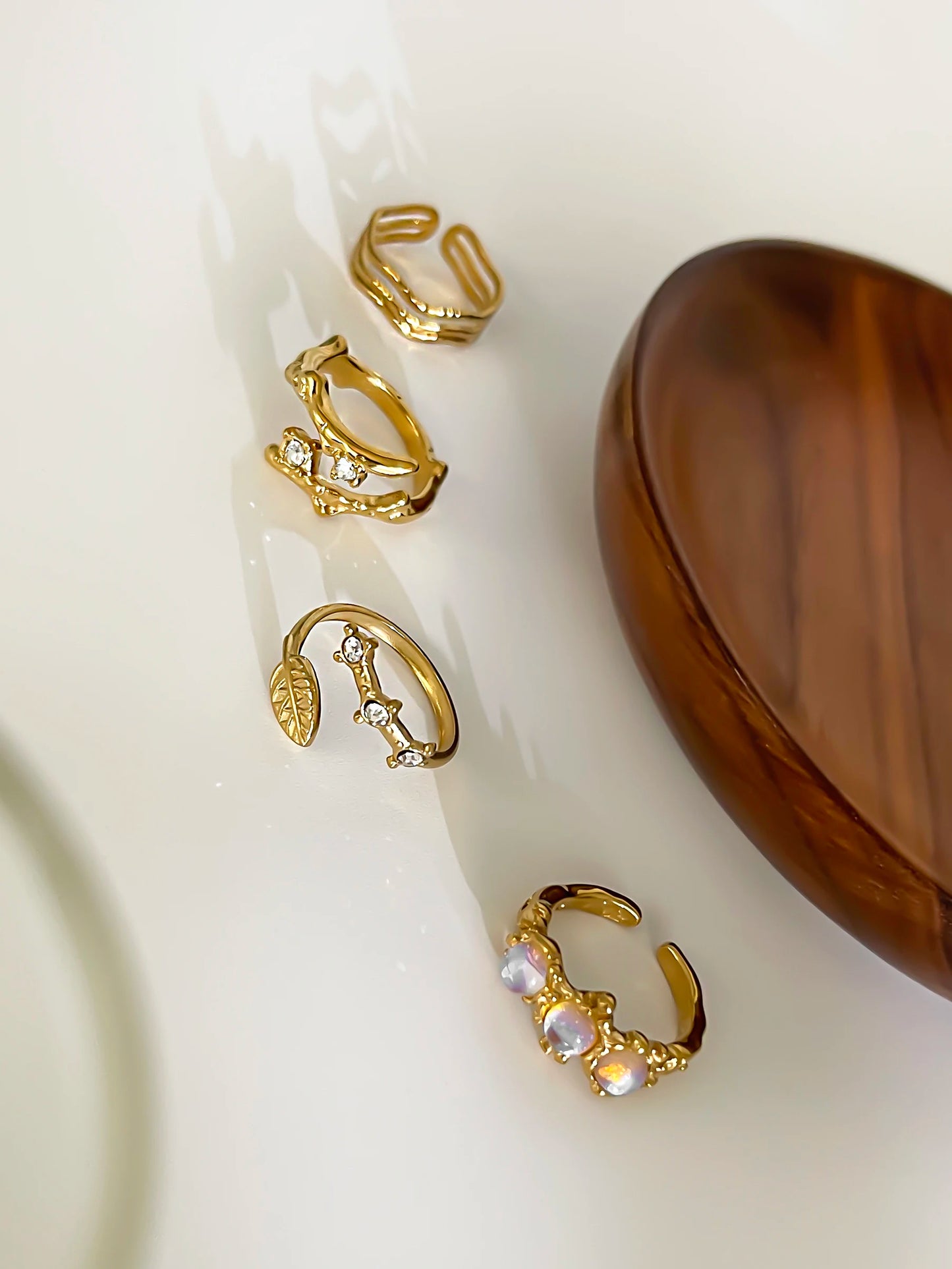 Peri'sbox New Fashion Leaf Texture Geometric Moonstone Rhinestone Open Rings for Women Anti-Tarnish Daily Jewelry Birthday Gifts